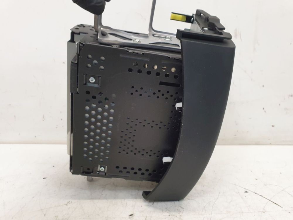 Radio/CD Changer Combination This Radio Requires A CODE, CODE Not Included