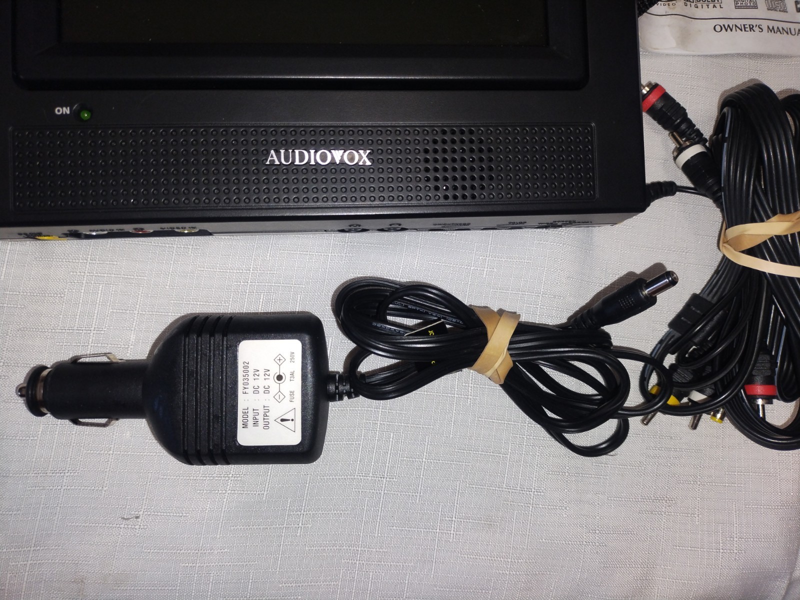 AUDIOVOX PVS69701 DUAL 7” SCREEN MOBILE DVD SYSTEM Travel Car With Case – Nice