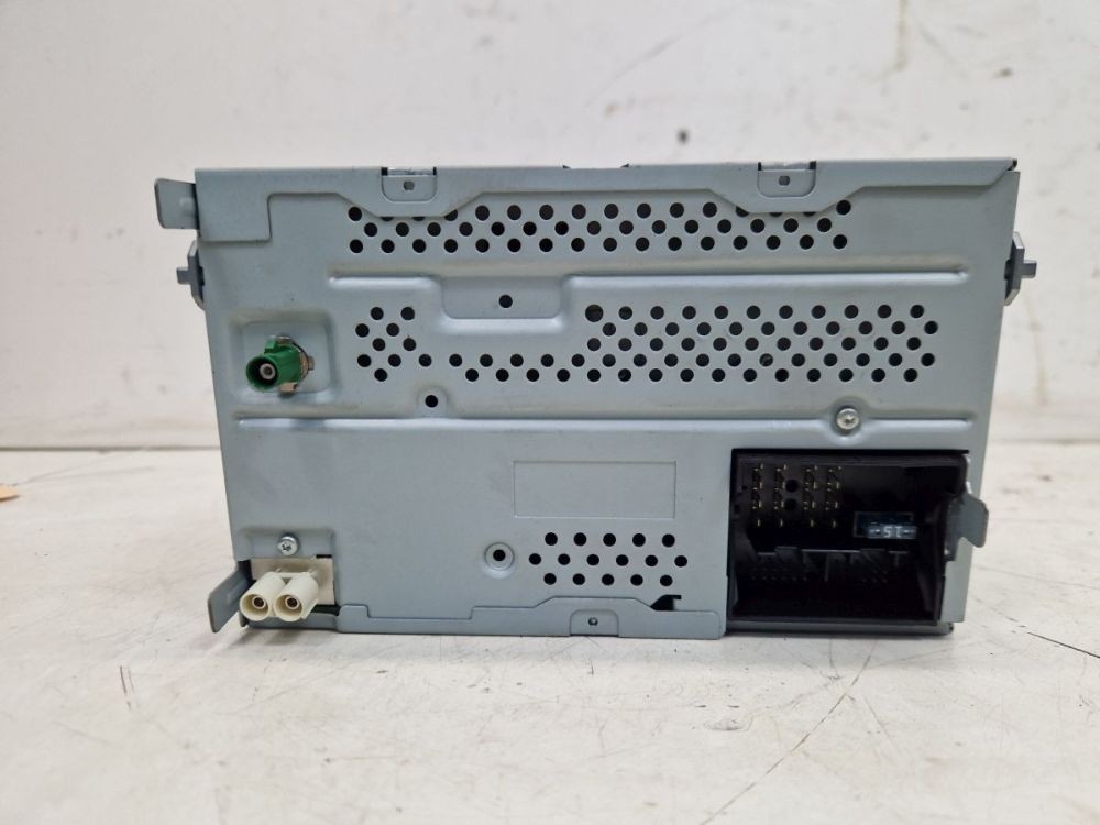 VW JETTA VI 1.8 TSI CPRA Radio Navigation Multimedia AM/FM Pair