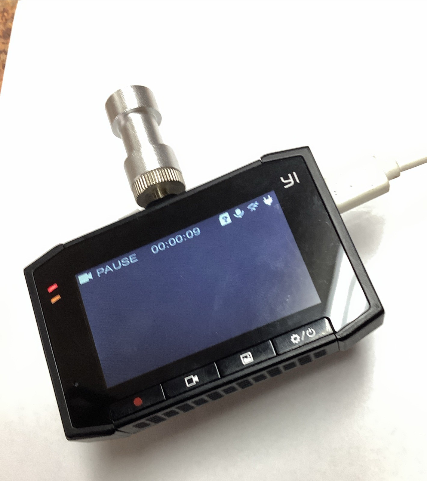 Yi Ultra Dash Camera 2.7” Wide TFT LCD Screen