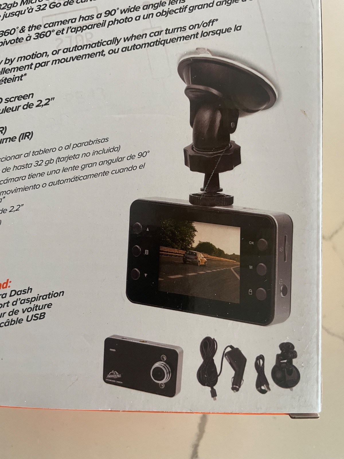 ArmorAll HD dash camera – comes with dashboard mount and 32gb micro SD