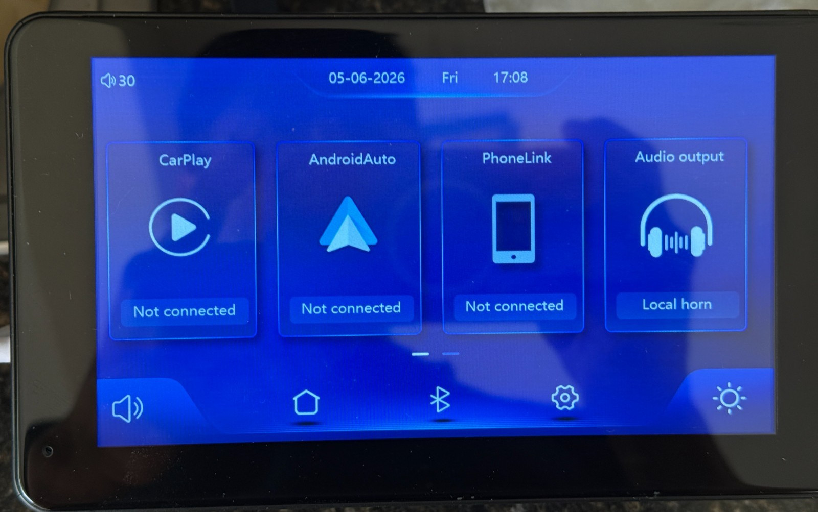 Universal Wireless Apple CarPlay – Android Auto 7 Inch Touchscreen Display Works