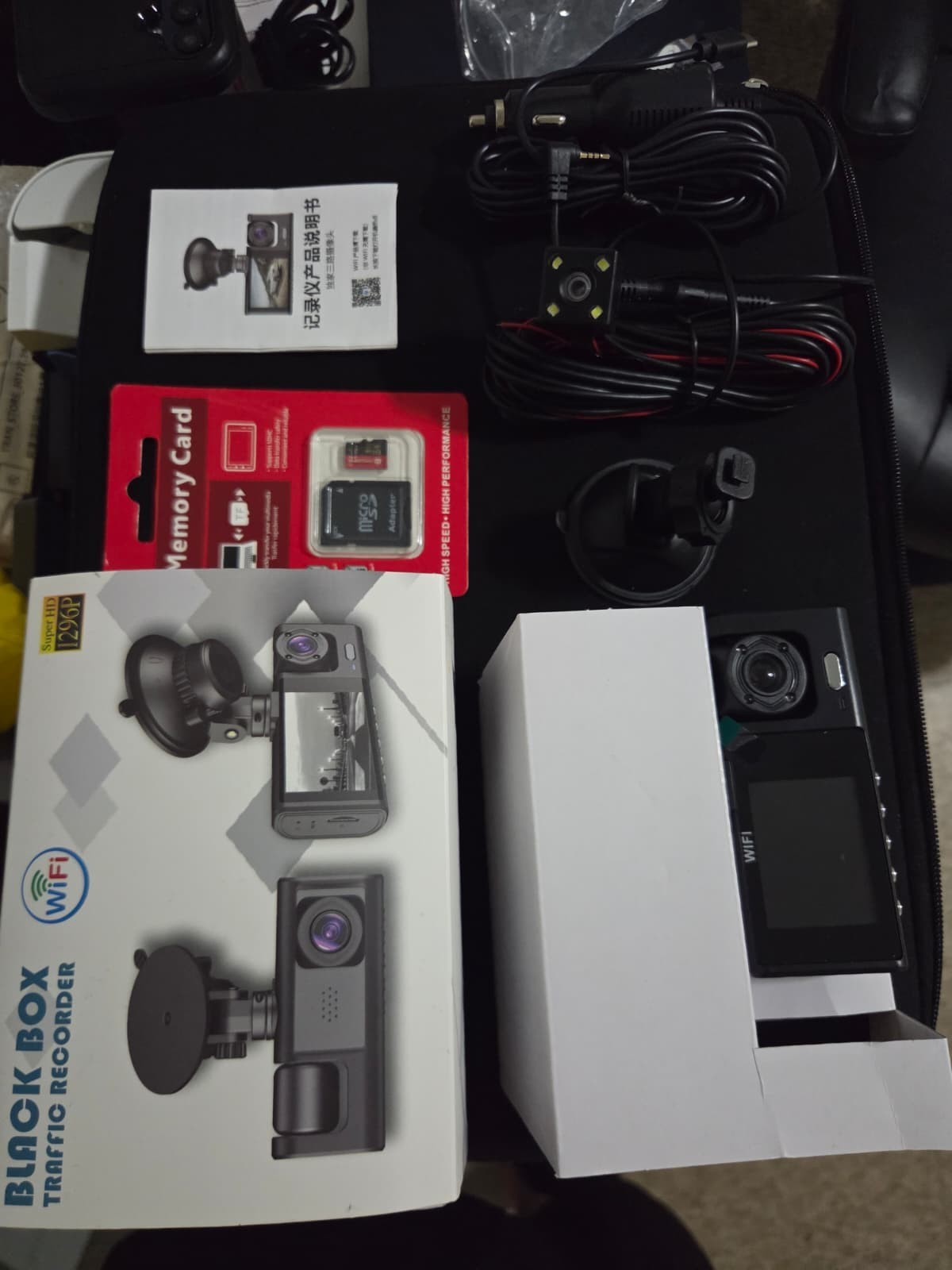 Cámara Dash Cam para Auto 3 Lentes Ultra HD 1296P + WiFi + Memoria 64GB
