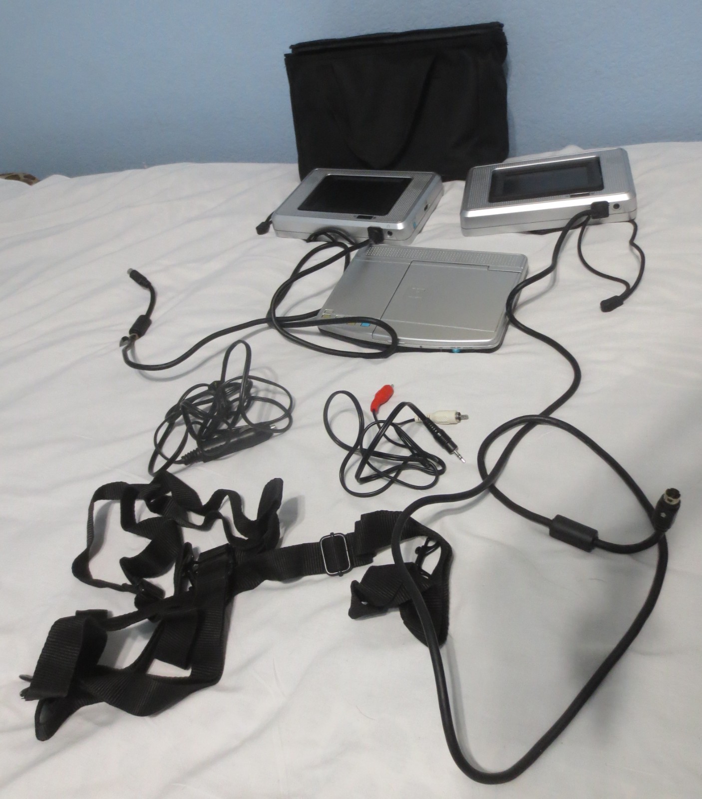 Tru-Tech PVS19251 DVD Travel System 2- 5″ screens and carries bag Works