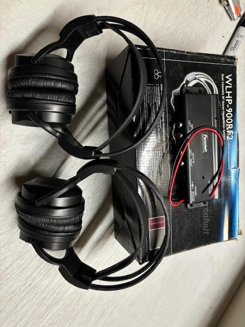 Farenheit WLHP-900RF2 Dual Channel RF Stereo Headphone System