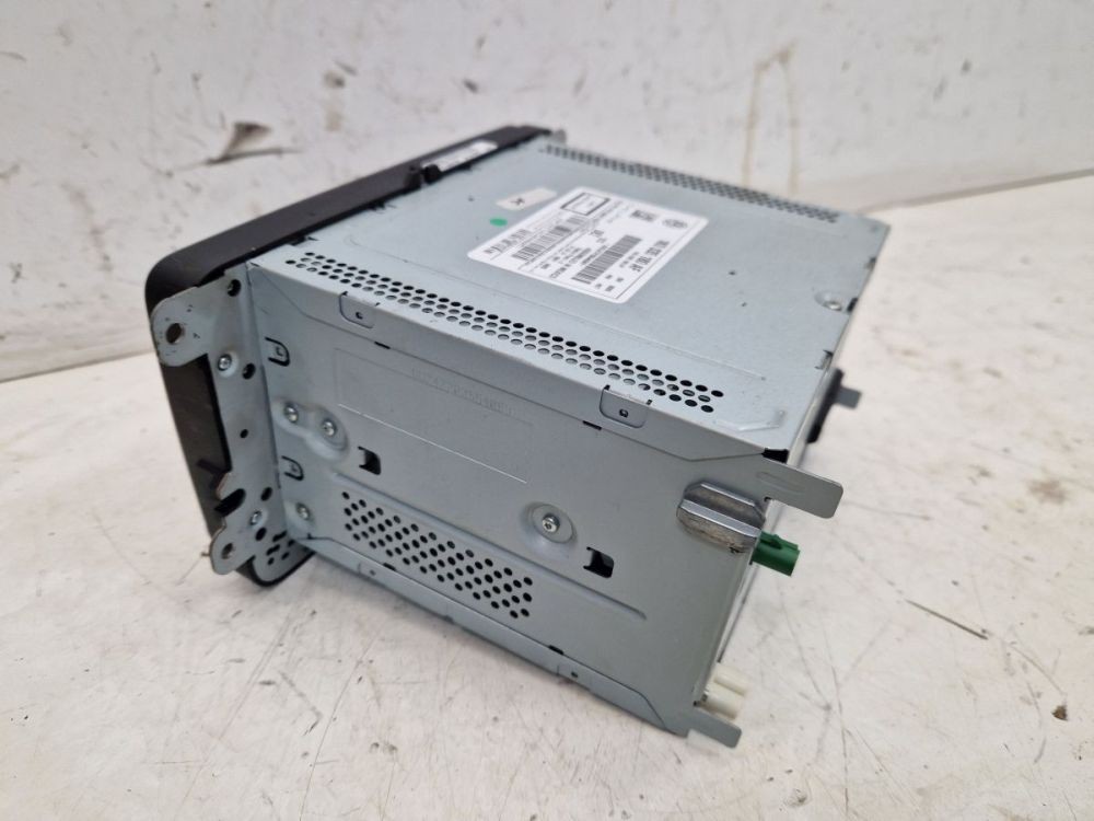 VW JETTA VI 1.8 TSI CPRA Radio Navigation Multimedia AM/FM Pair