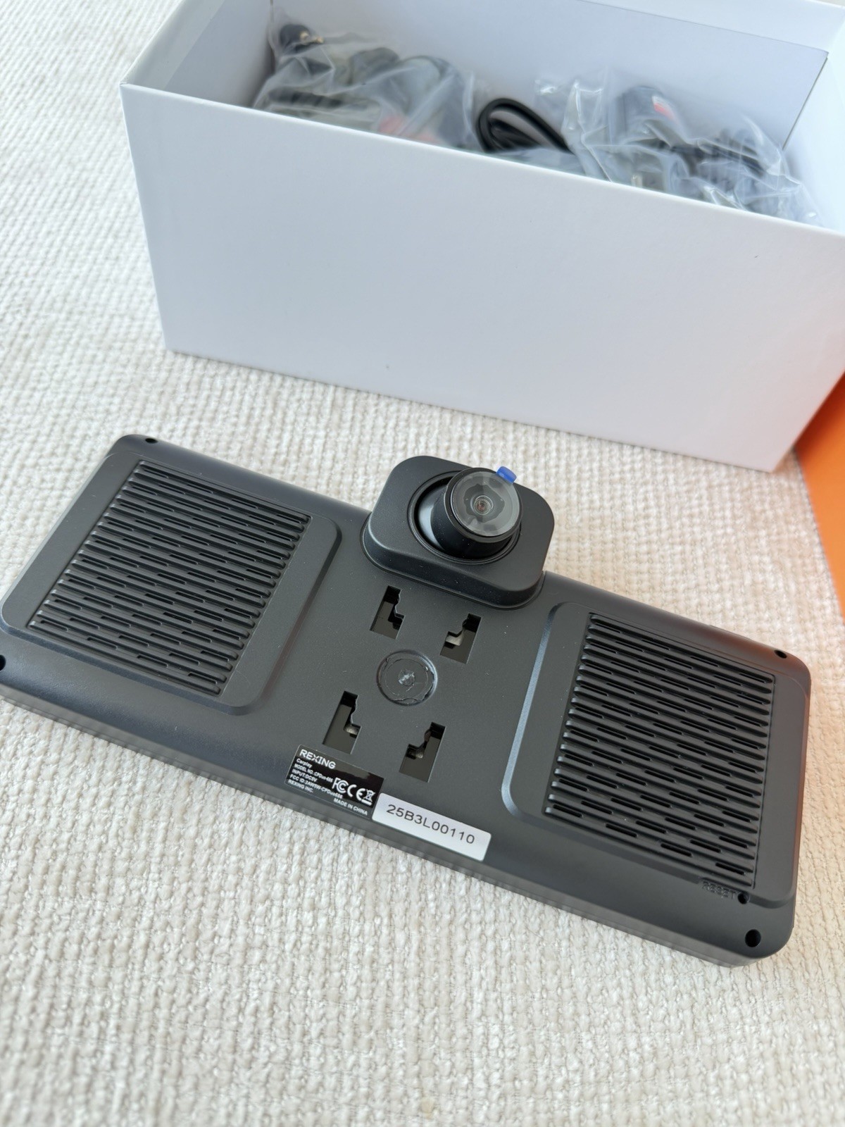 Rexing Wireless Apple CarPlay & Android Auto Display with 4K Dash Cam